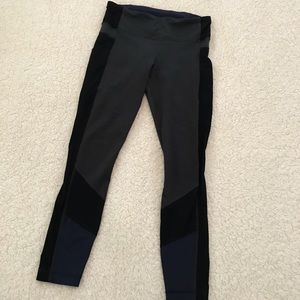🍋 Lulu Lemon 7/8 Crop Leggings Size 6